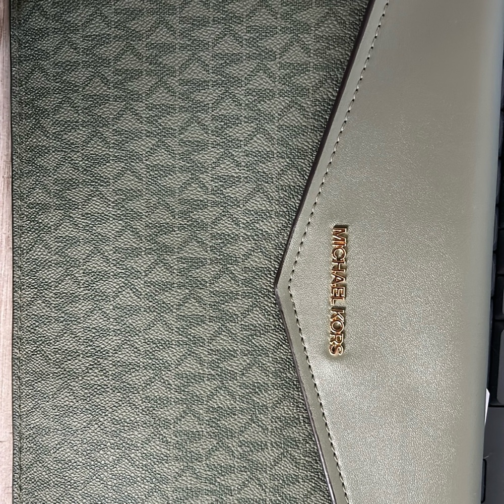 Michael Kors Clutch